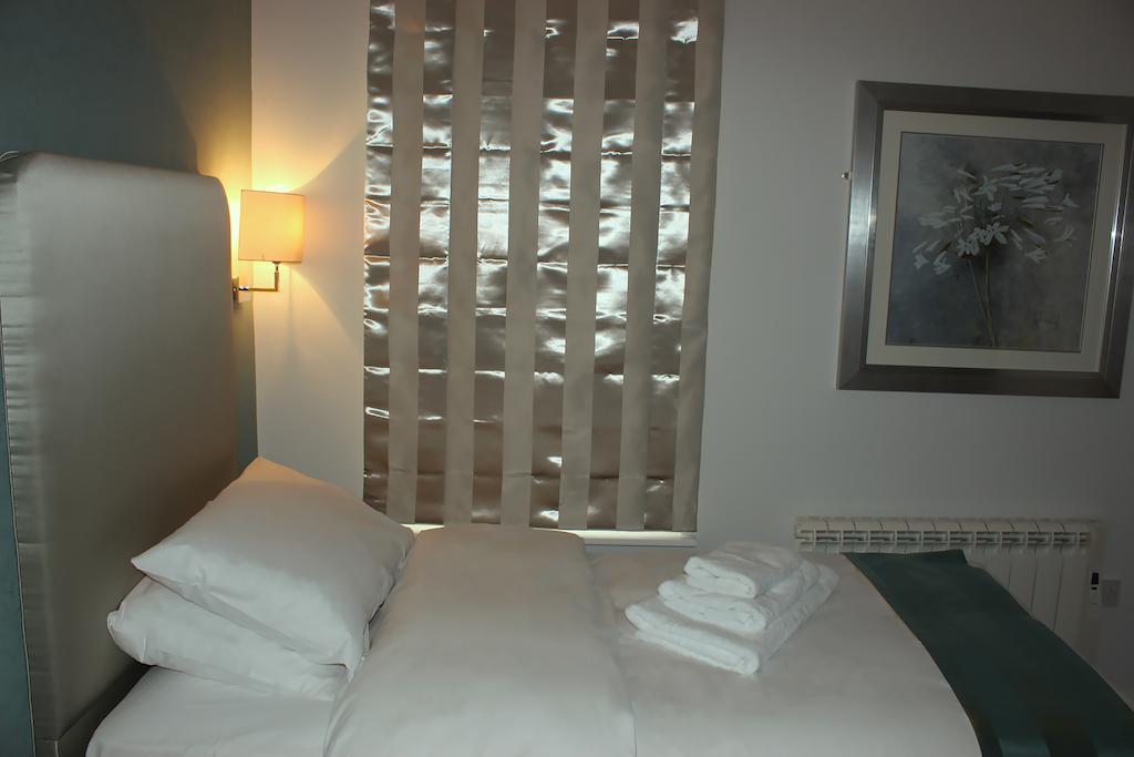 Mccafferty'S Guesthouse Ilford Bagian luar foto