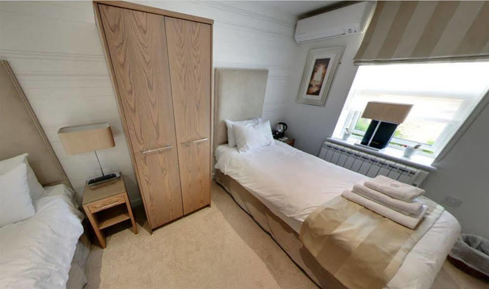 Mccafferty'S Guesthouse Ilford Bagian luar foto