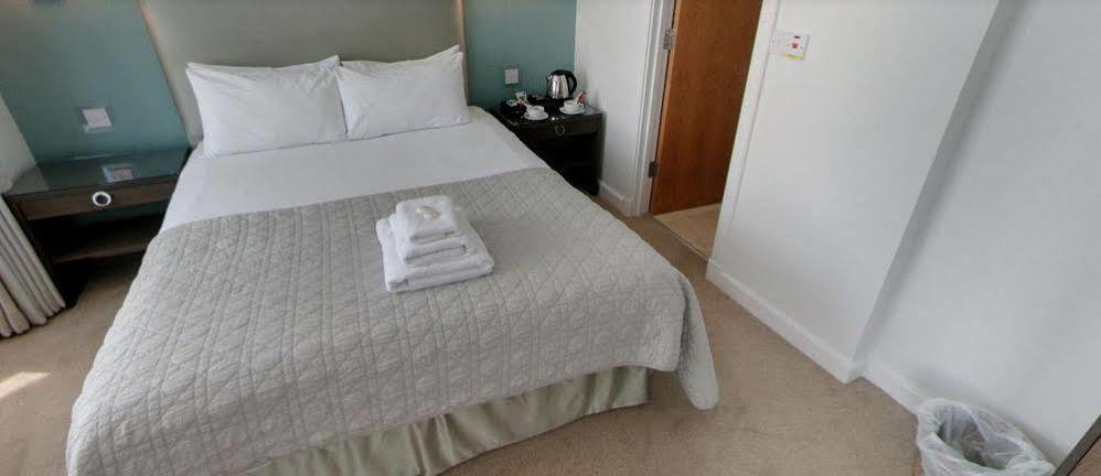 Mccafferty'S Guesthouse Ilford Bagian luar foto