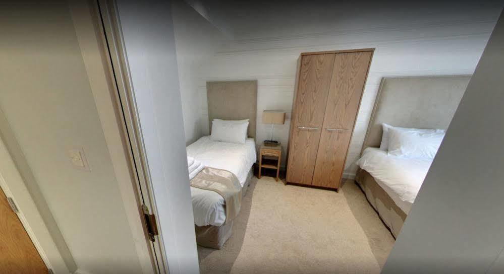 Mccafferty'S Guesthouse Ilford Bagian luar foto